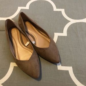 3/$15 ❄️ a new day Brushed Tan Flats 7.5W